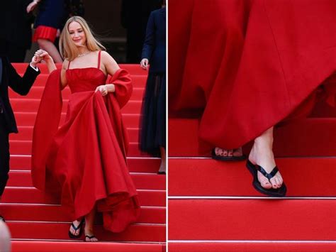 jennifer lawrence füße|Why Jennifer Lawrence wore flip flops on the Cannes。